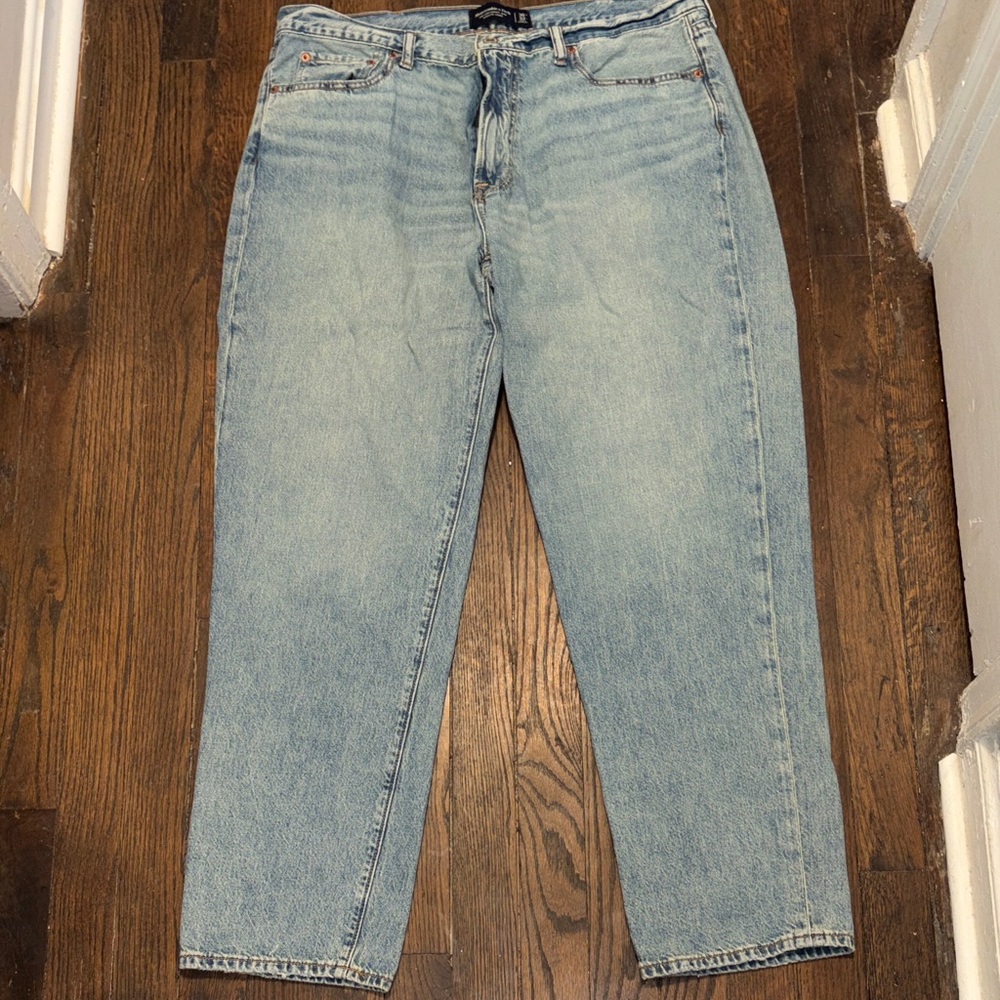 Abercrombie & Fitch Men's Straight Jeans in Denim Blue